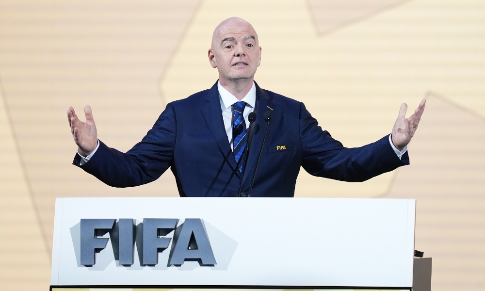 公開場合的